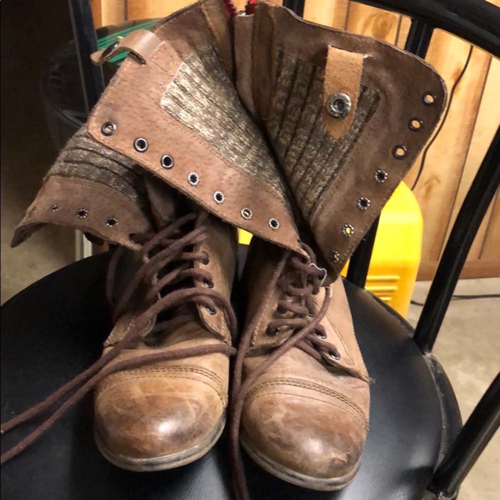 Combat boots